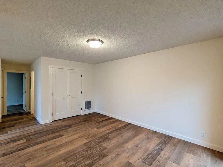 Oxford-Cedar Apartments — Photo 14
