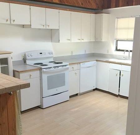4th image of 458 N River Dr