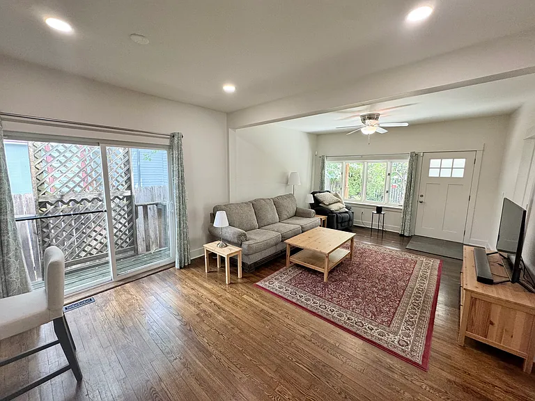 1005 N Waco Ave — Photo 4