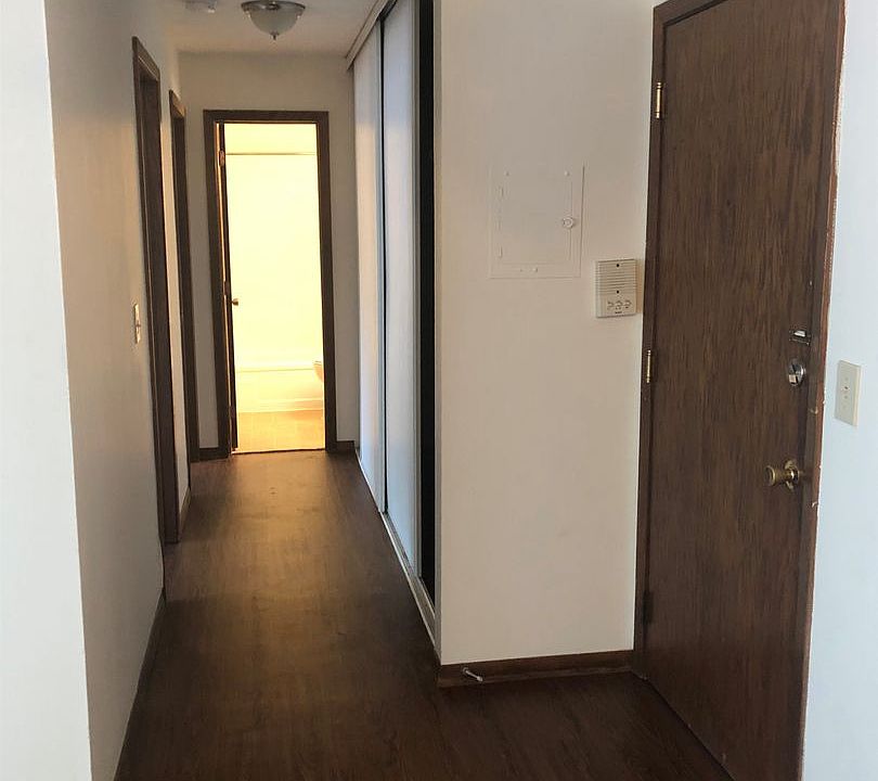 1st image of 2600 Bryant Ave S APT 202