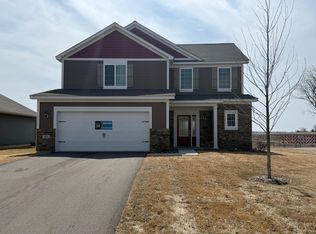 561 Valley Dr W, Annandale, MN 55302