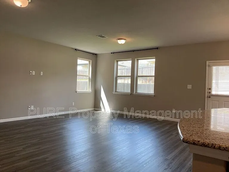 140 Earl Keen St — Photo 8