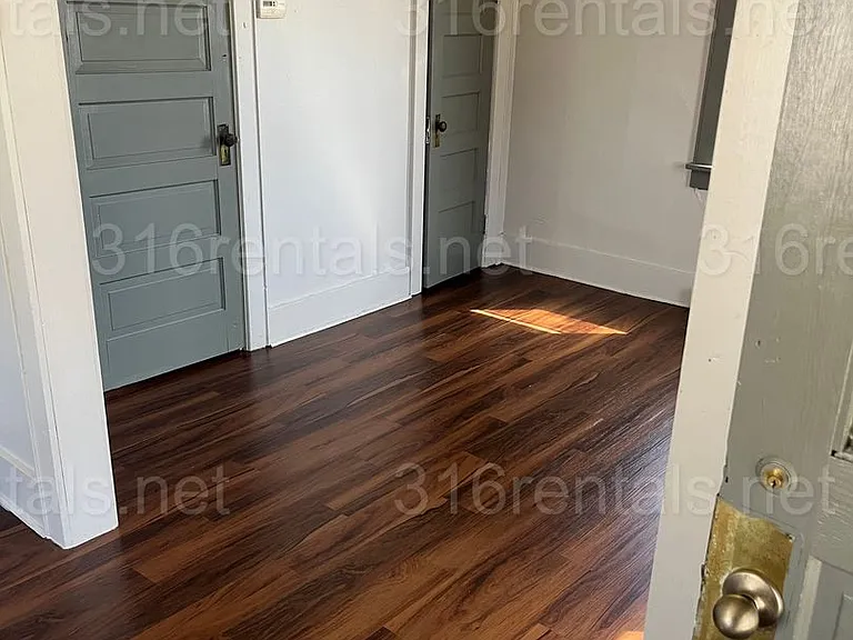 1014 E 6th St — Photo 5