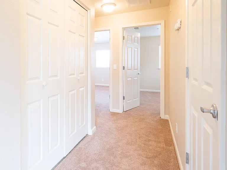 Lincoln Gardens Apartments — Photo 24