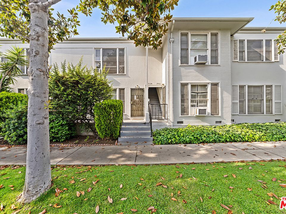 1st image of 300 S Doheny Dr