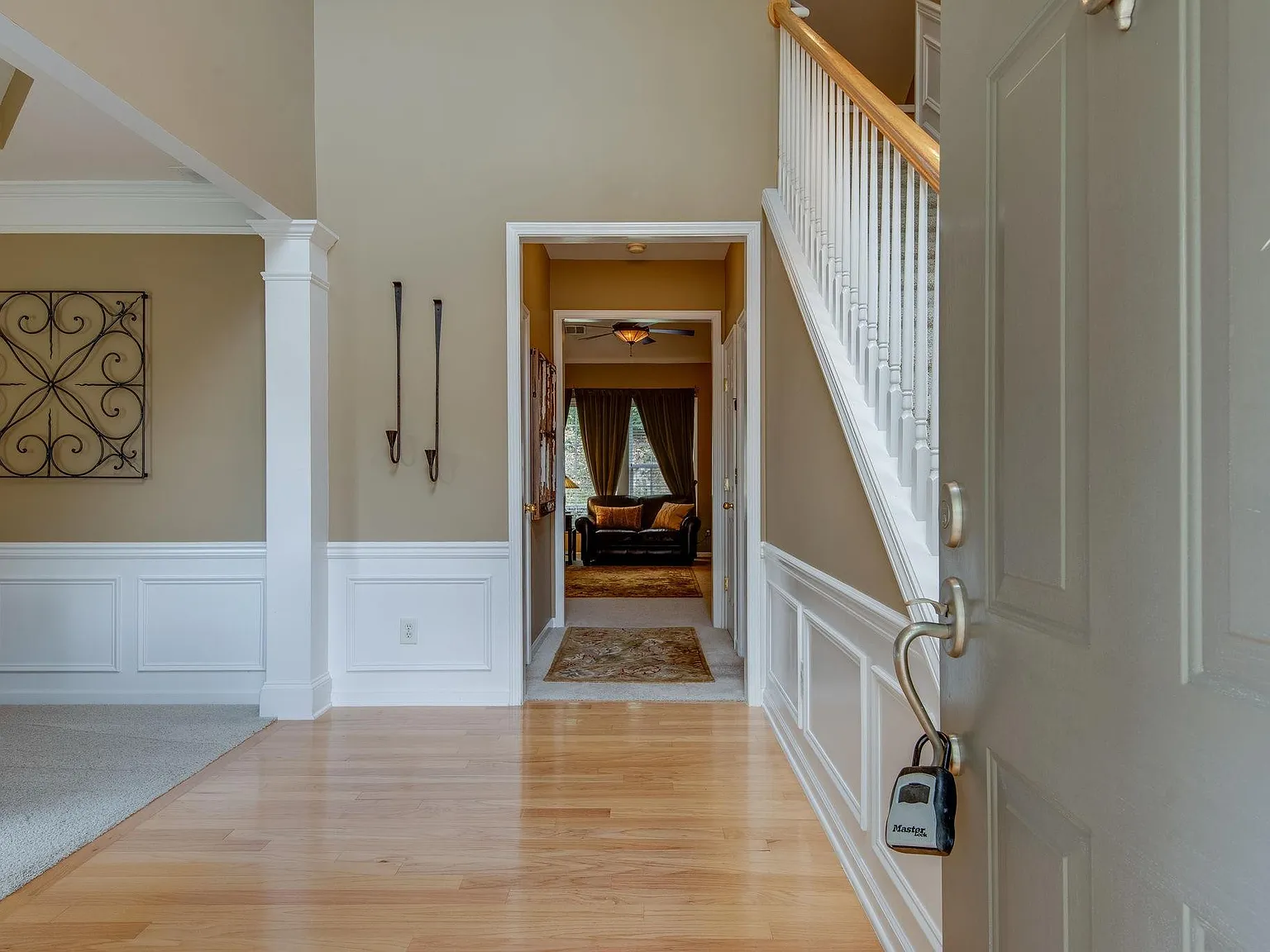 4 bed, 2.5 bath, 2461 sqft, $3,400 — Photo 3