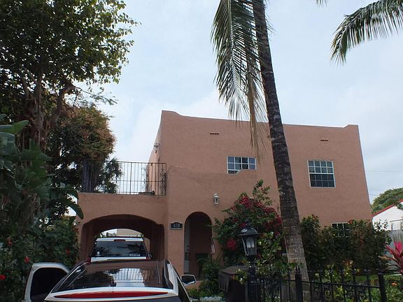 3rd image of 830 32nd St