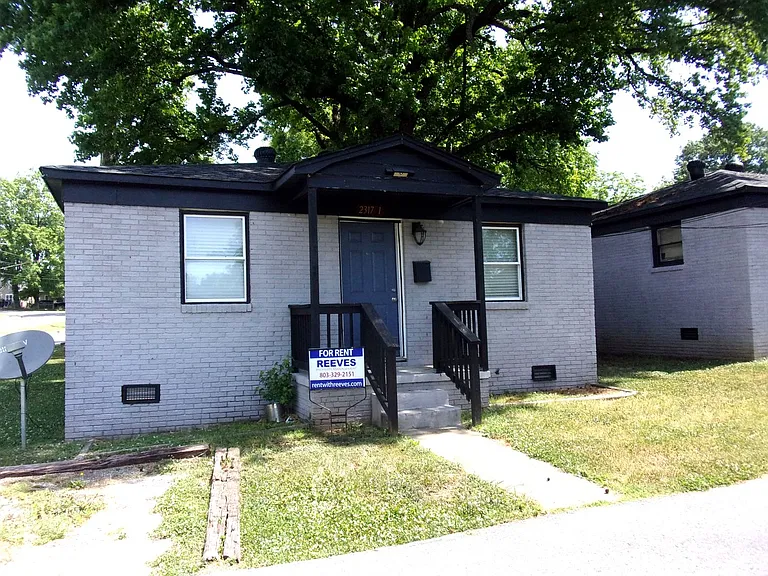 2317-1 Julia Ave — Photo 2