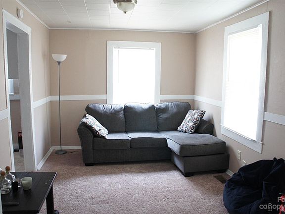 4th image of 406-408 E Washington Ave
