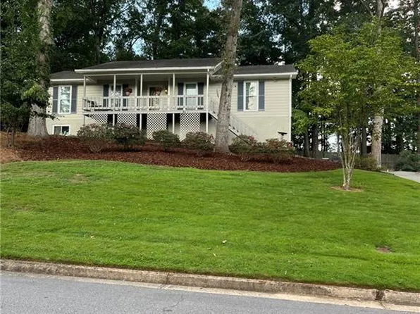 3911 Millwood Ln NW, Lilburn, GA 30047
