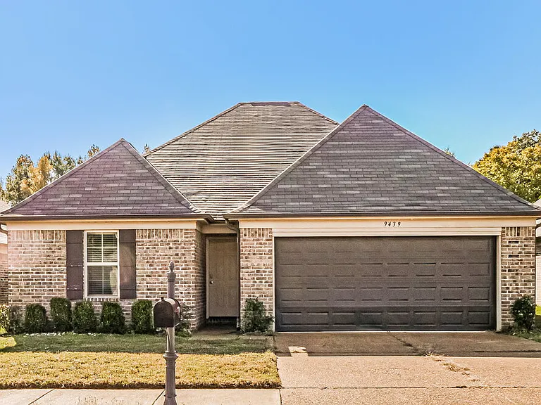 9439 Darren Cir S — Photo 1