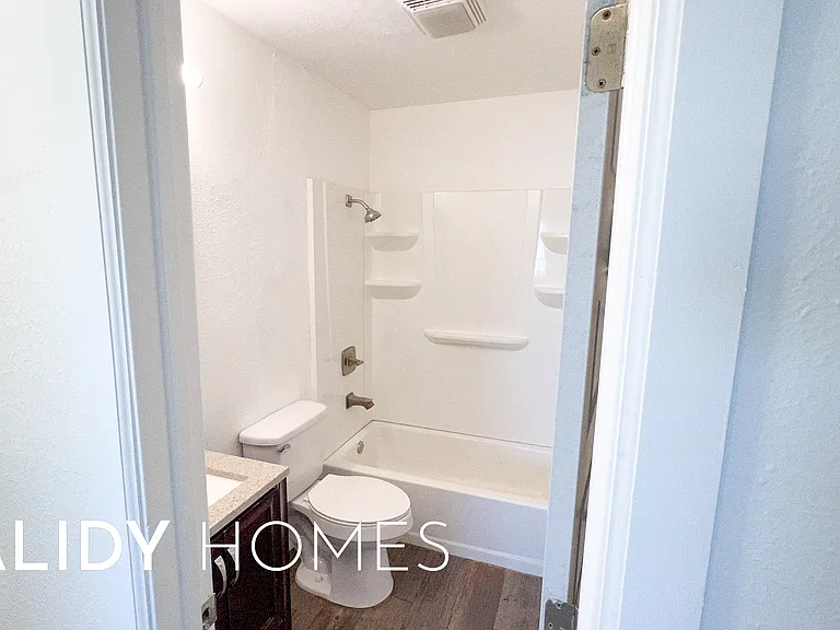 808 SE 13th St — Photo 13