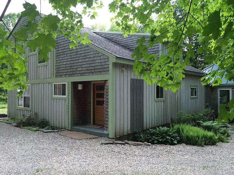 346 Ireland St — Photo 1
