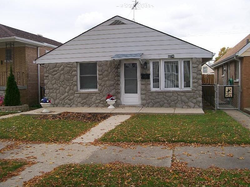 2nd image of 6034 S Melvina Ave