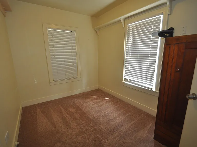 211 E Burress St — Photo 9