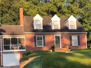 2520 E Circle Dr, Saint Joseph, MO 64505