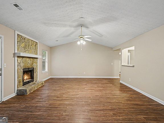 4th image of 2900 Rosecommons Dr