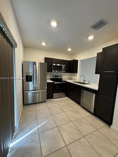 557 NE 5th Ter