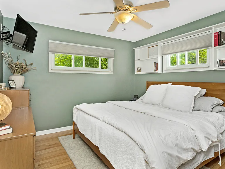 905 Parliament Ave — Photo 12
