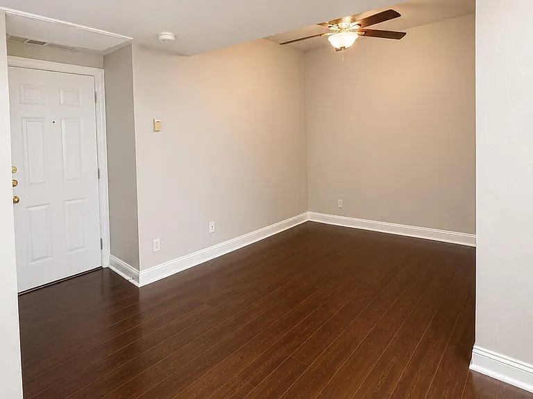 521 W Missouri Ave #13 — Photo 6