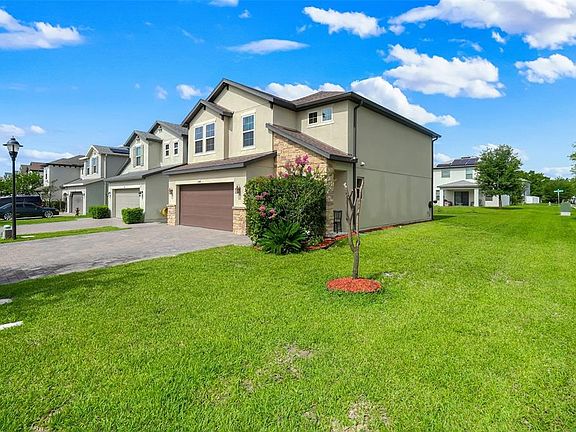 3rd image of 2948 Crest Dr