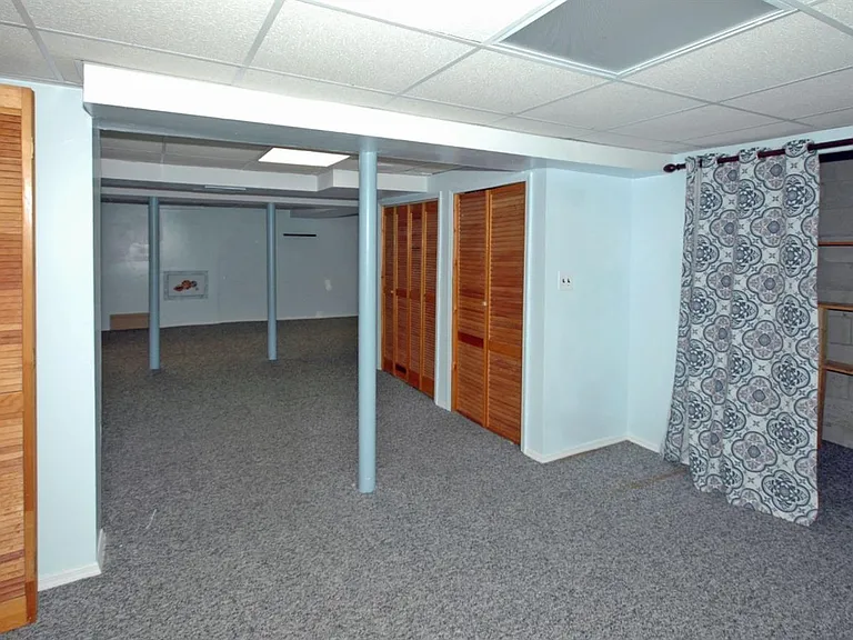 48 Astor Ct — Photo 26