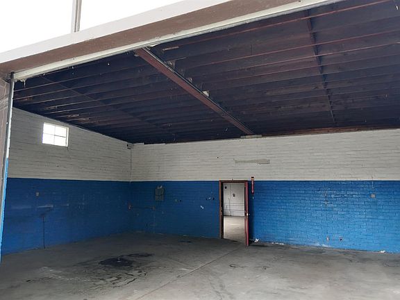 5th image of 129 Phoenix Ave