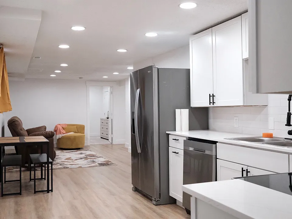 281 E Center St #BASEMENT