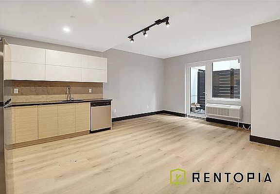 3rd image of 88 Linden Blvd APT 1G