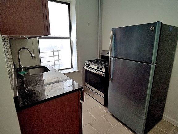 5th image of 49 Saint Nicholas Ter APT 42A