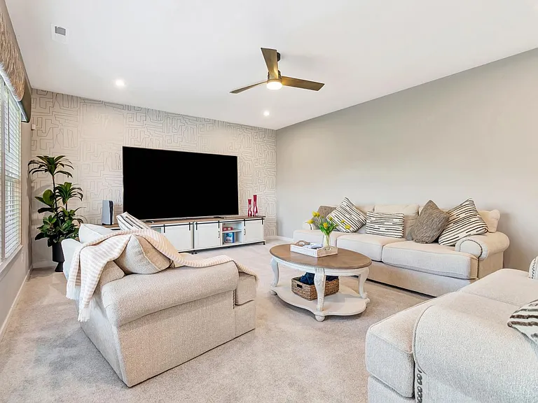 5817 Montrose Ct — Photo 15