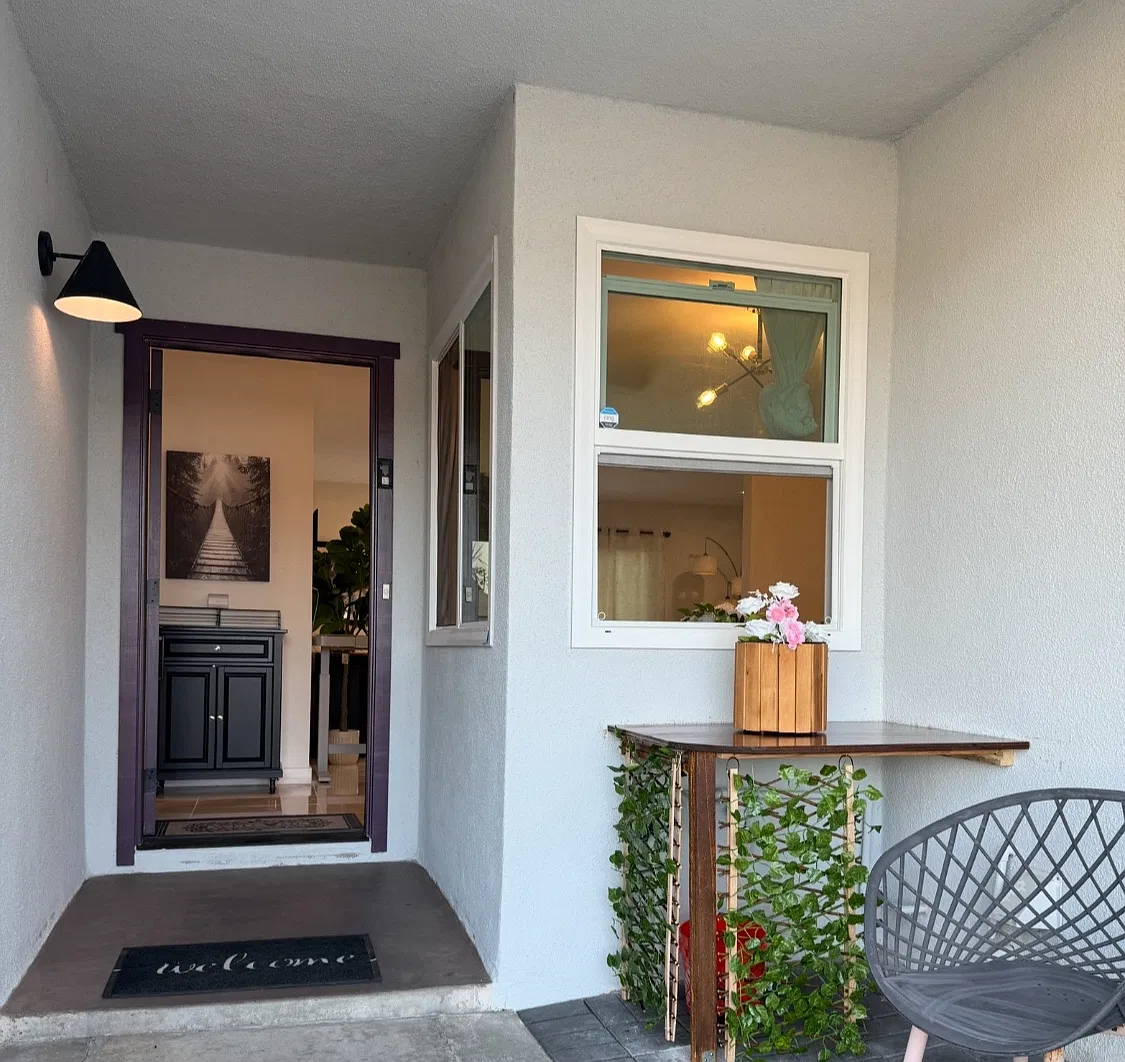 4 bed, 1336 sqft, $7,600 — Photo 1