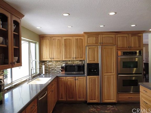 5th image of 9400 Apricot Ave