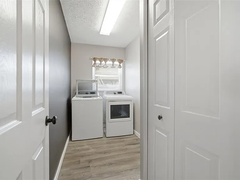 7403 Providence Rd — Photo 45