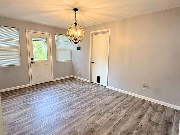 4th image of 332 S Seneca Blvd