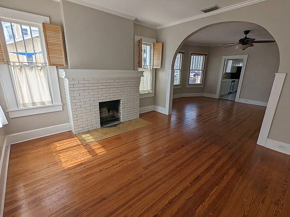 2nd image of 865 13th Ave N