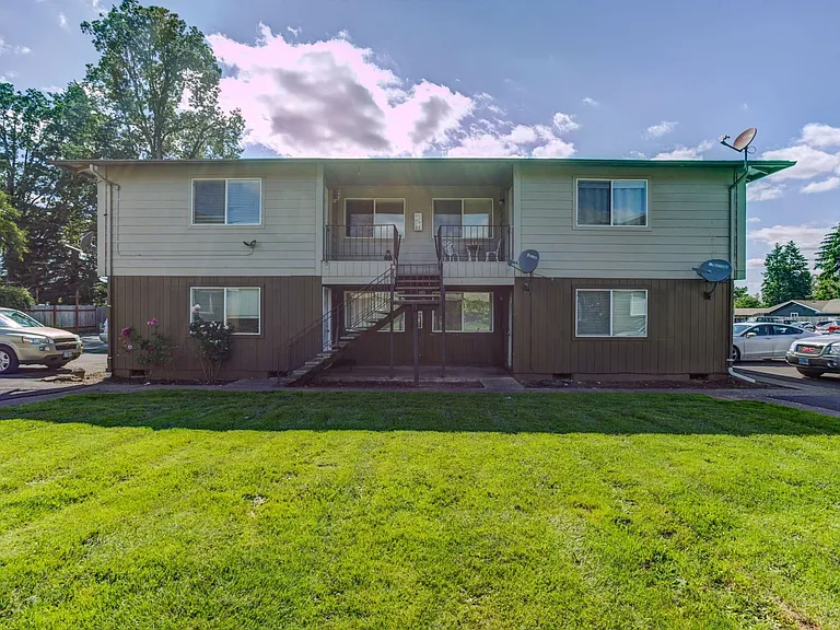 704 N Broadway St — Photo 11