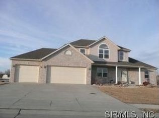2040 Grandview Dr, Saint Jacob, IL 62281