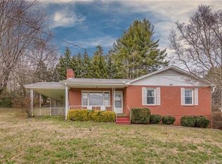 628 Enka Lake Rd, Candler, NC 28715