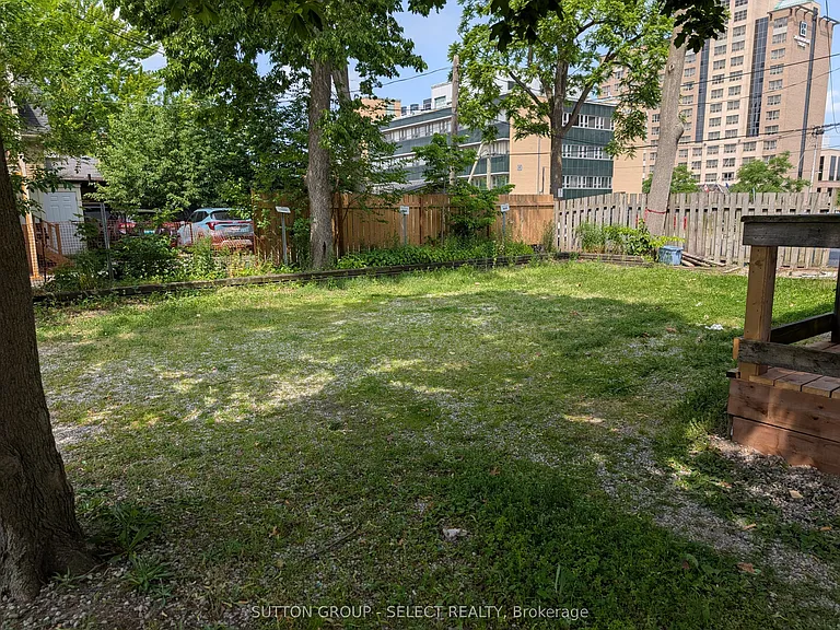 627 Wellington St — Photo 2