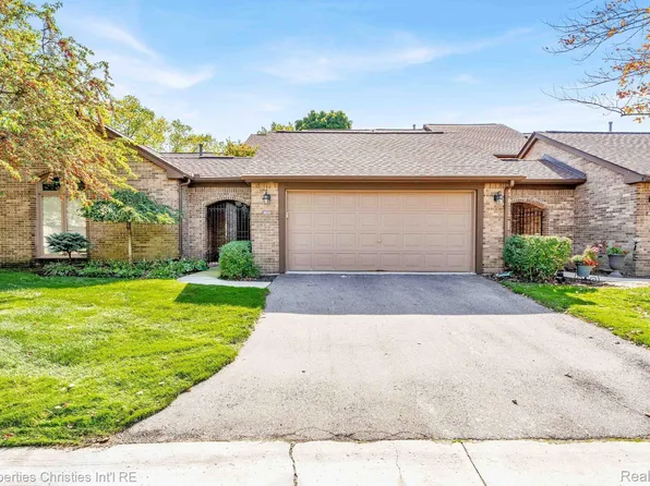 30720 Ivy Glen Ct, Franklin, MI 48025