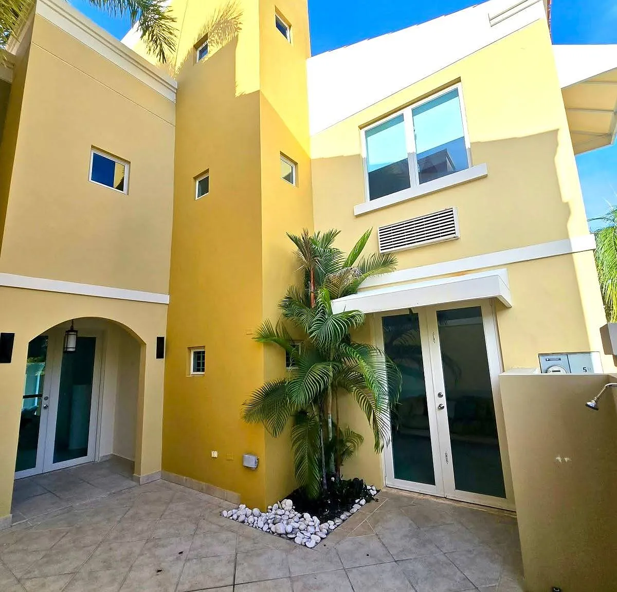 3 bed, 3.5 bath, $3,500 — Photo 2