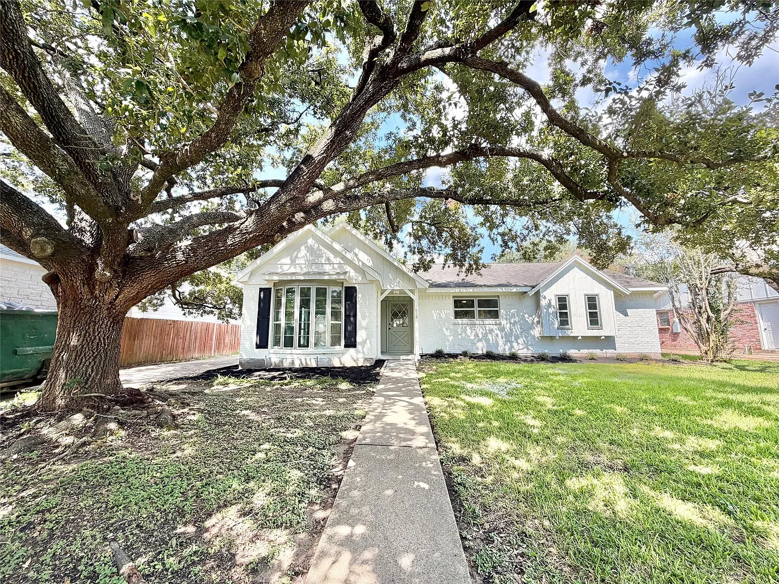 3 bed, 2.0 bath, 1618 sqft, $2,400 — Photo 3