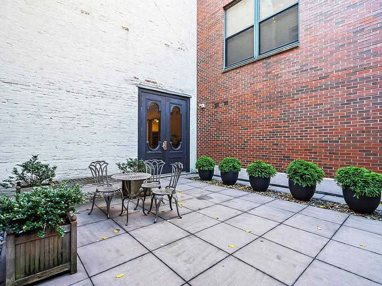 222 Montgomery St #1D — Photo 18