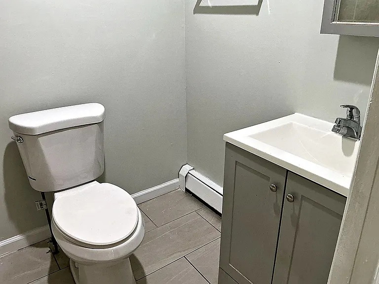 546 Livingston St — Photo 12