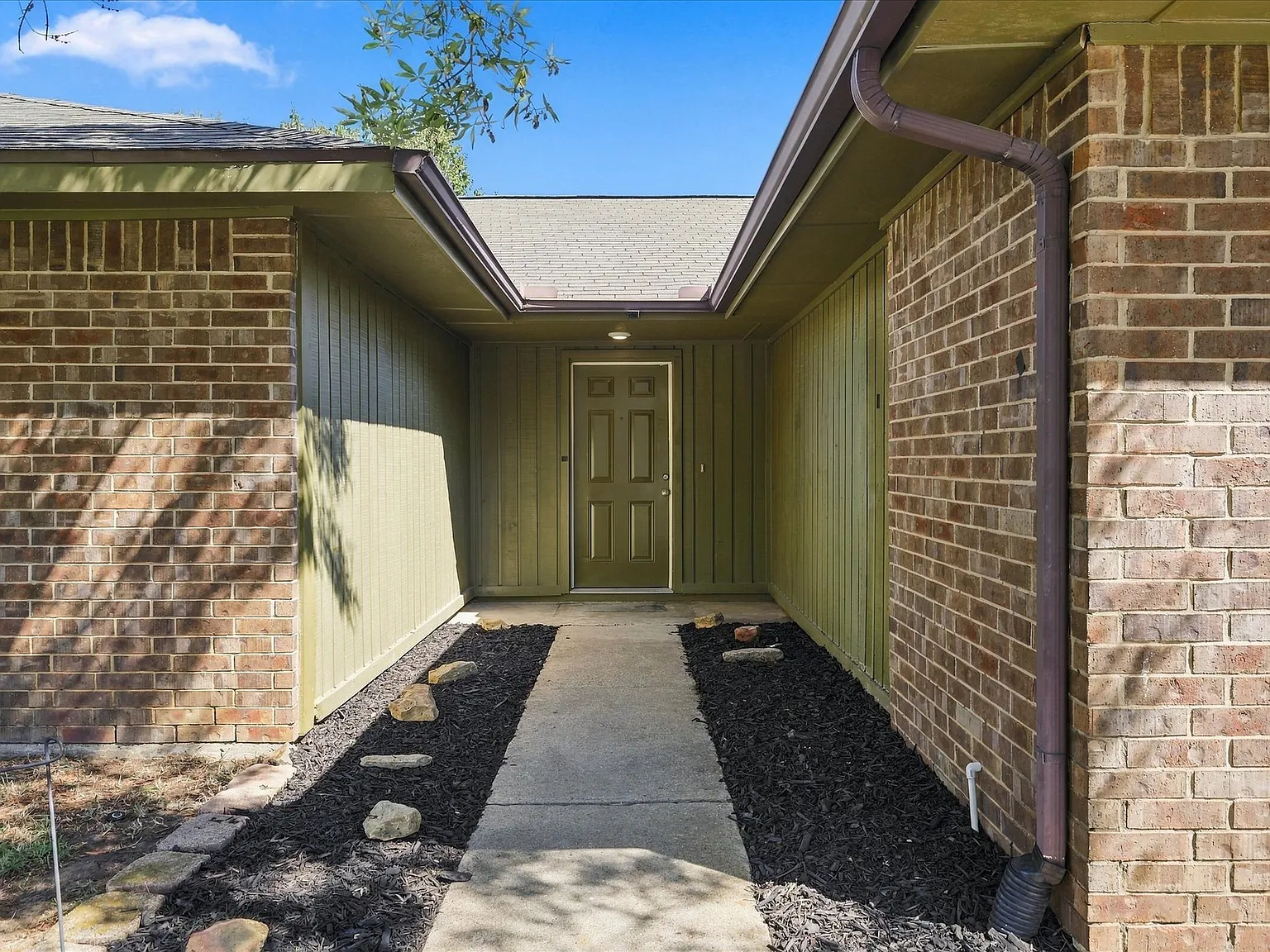 1328 Homestead Street — Photo 3