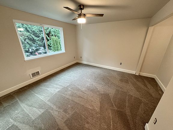 3rd image of 550 100th Ave SE APT 17