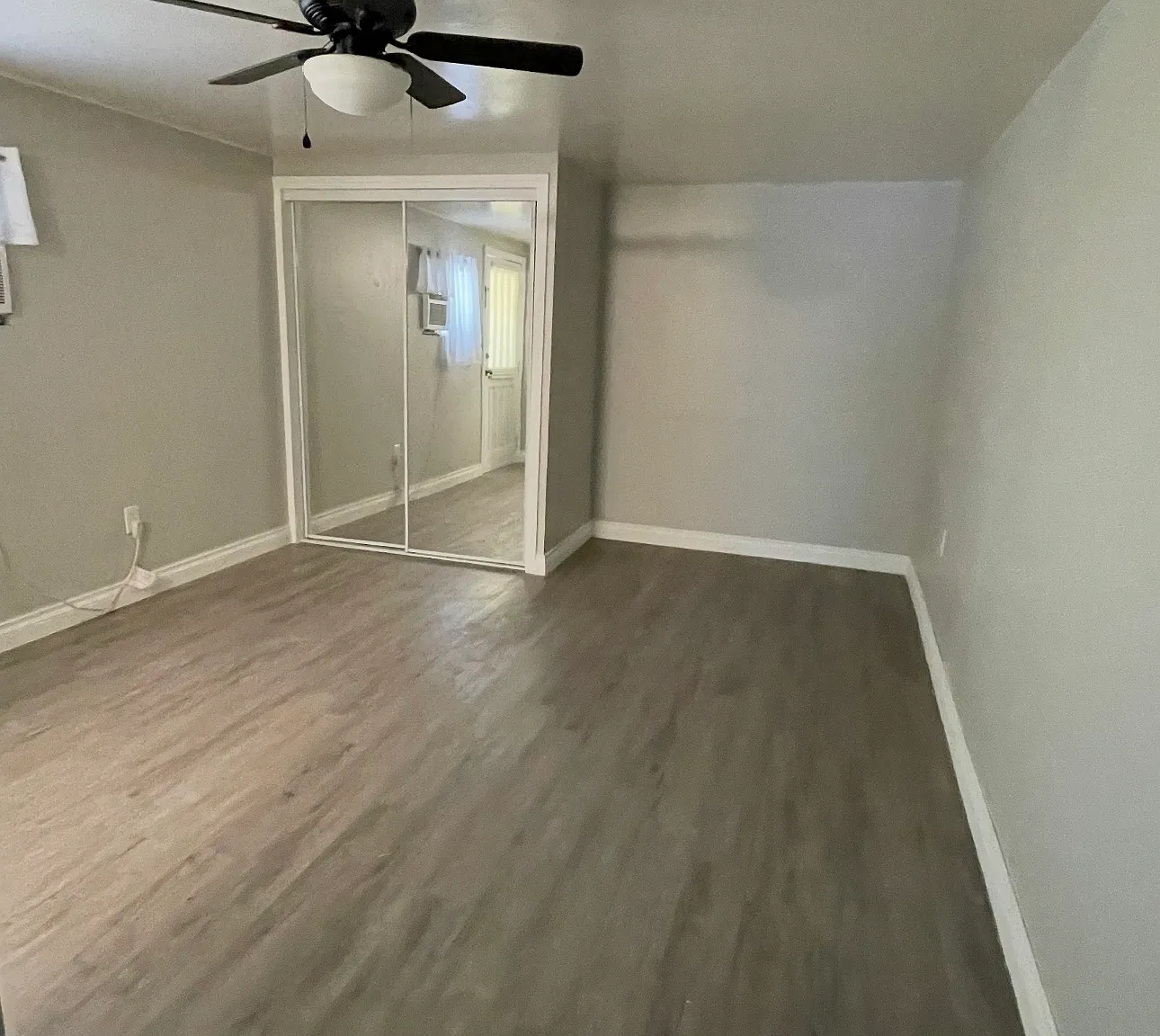 Clairemont Dr, San Diego — Photo 4