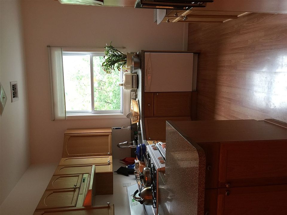 2nd image of 54 E 48th St