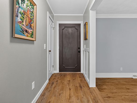 3rd image of 3530 Elderwood Ave